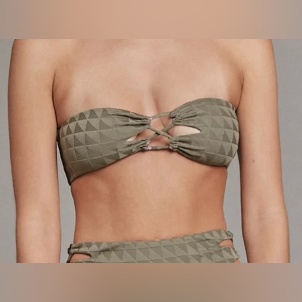 NWT Acacia Lumahai Bikini top in Loden Triangle Textured size Medium